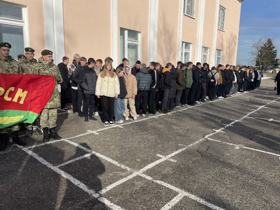 Учащиеся 10-11 классов на день открытых дверей посетили в/ч 7404г.Волковысска