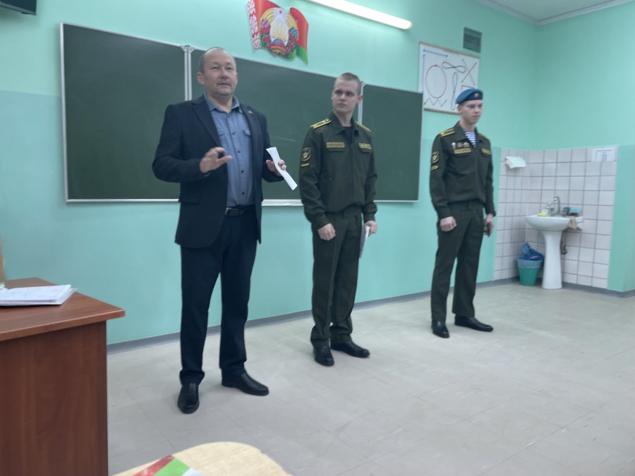 Выступление по профориетированию военской части